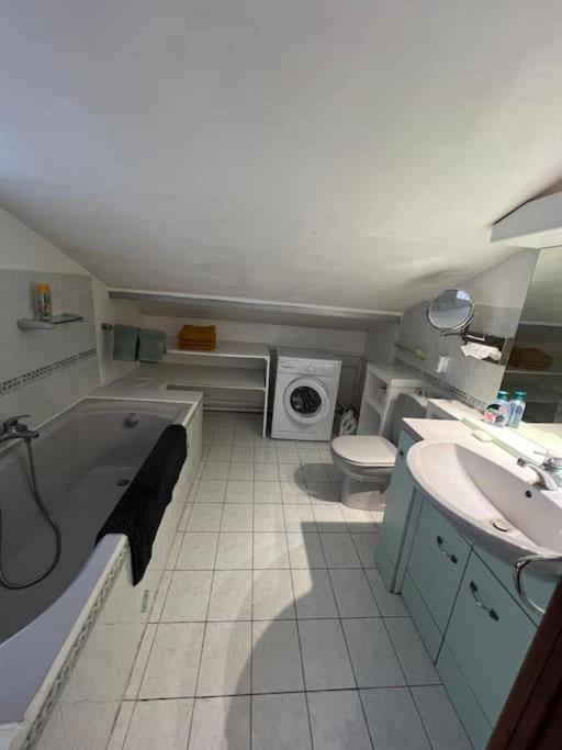 Triplex T4 83m2 Vue Avec Le Patio Et L'arrivee Autonome Appartement *