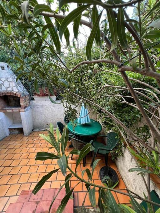 Appartement Triplex T4 83m2 Vue Avec Le Patio Et L'arrivee Autonome Bandol
